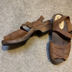 Lotta clogs